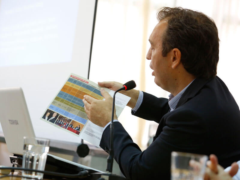 Ο κύριος Γιώργος Κορμάς ενημερώνει τους δημότες Περιστερίου για τα νοσήματα για τα οποία προτείνονται προληπτικές εξετάσεις